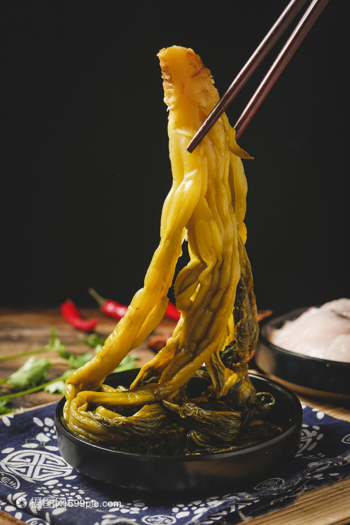 泡酸菜·光影背后的乡愁发酵